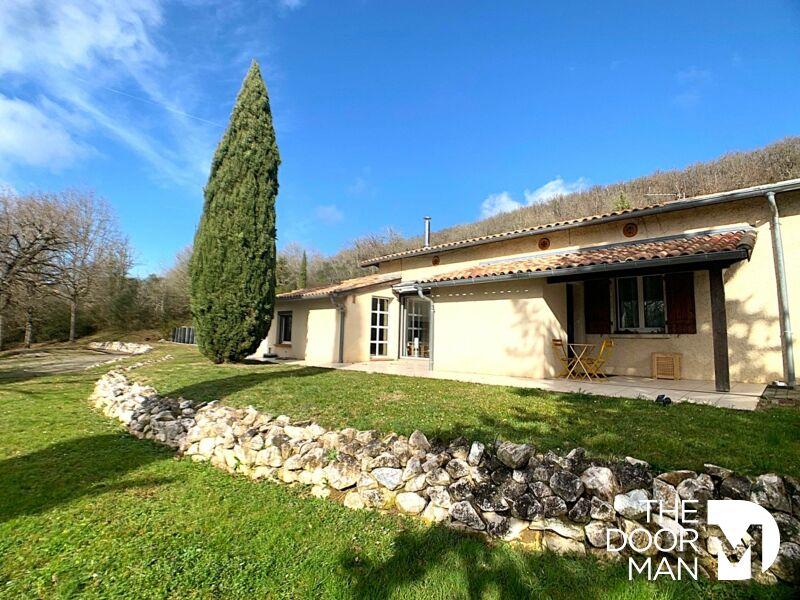 Maison - 220 m² - 8 pièces