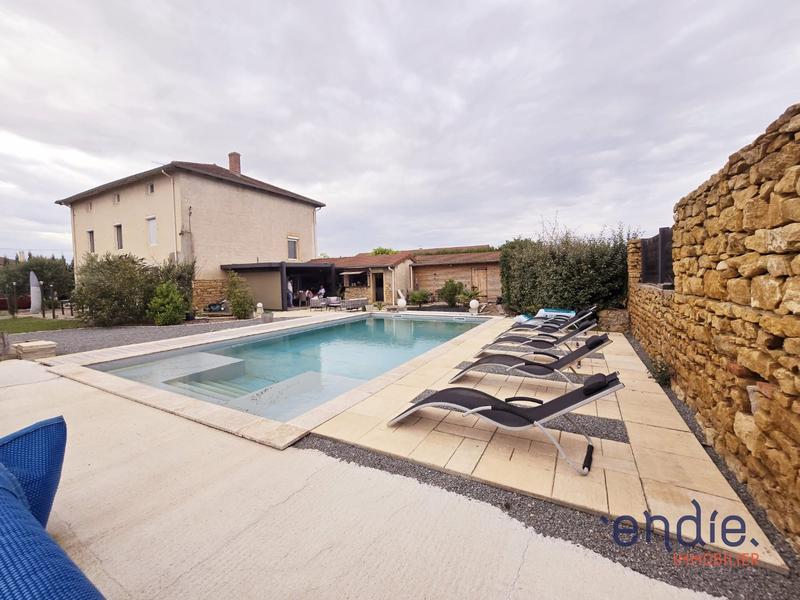 Maison - 210 m² - 7 pièces