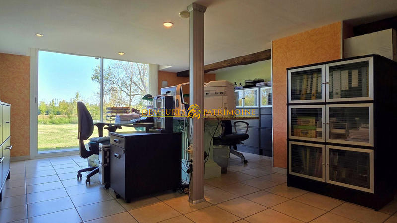 Maison - 700 m² - 9 pièces