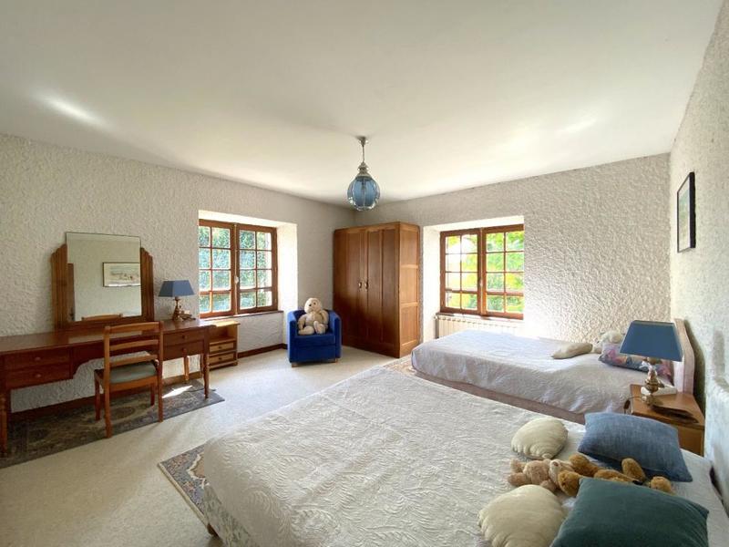 Maison - 215 m² - 8 pièces