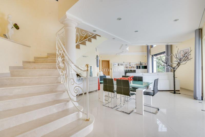 Villa - 200 m² - 5 pièces