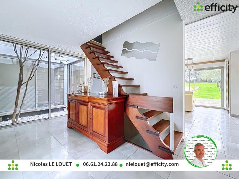 Pavillon - 230 m² - 9 pièces