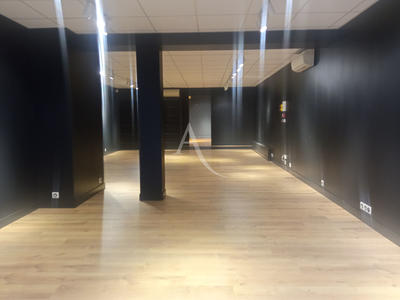 Local commercial - 121 m²