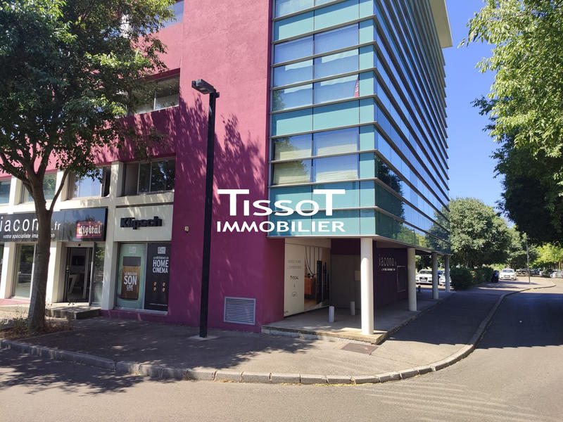 Local commercial - 661 m² - 1 pièce