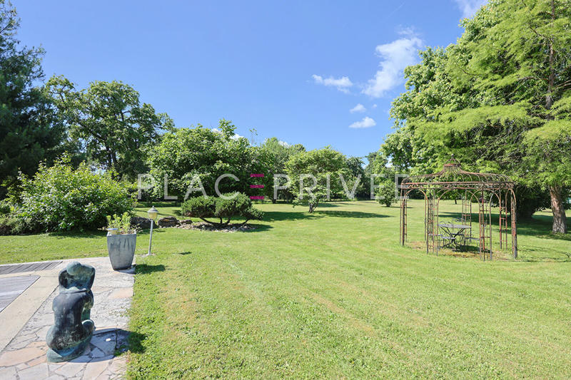 Maison - 320 m² - 10 pièces