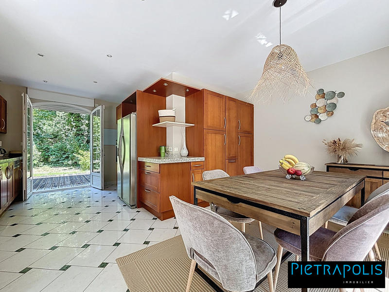 Villa - 244 m² - 7 pièces