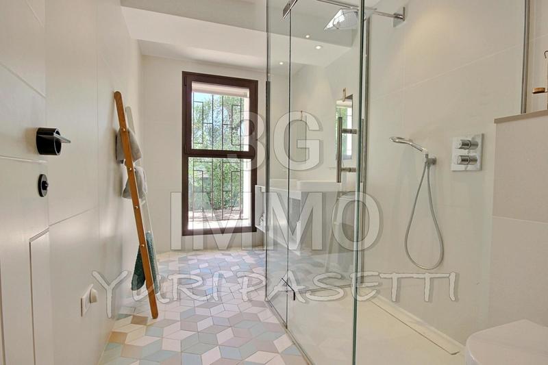 Villa - 260 m² - 6 pièces