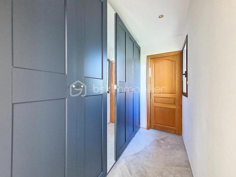 Maison traditionnelle - 245 m² - 7 pièces