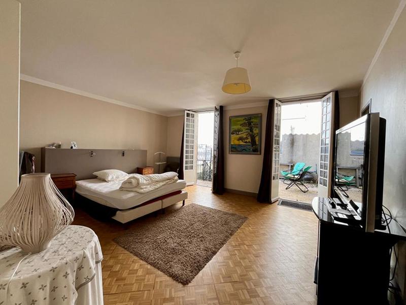 Appartement - 235 m² - 5 pièces