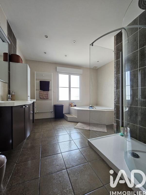 Maison - 210 m² - 5 pièces