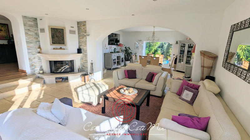 Maison - 272 m² - 9 pièces