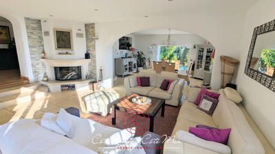 Maison - 272 m² - 9 pièces