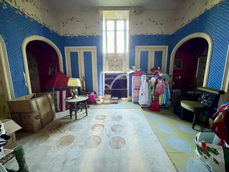 Maison - 525 m² - 16 pièces