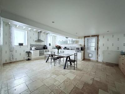 Maison - 230 m² - 4 pièces