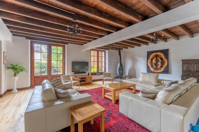 Maison - 300 m² - 11 pièces