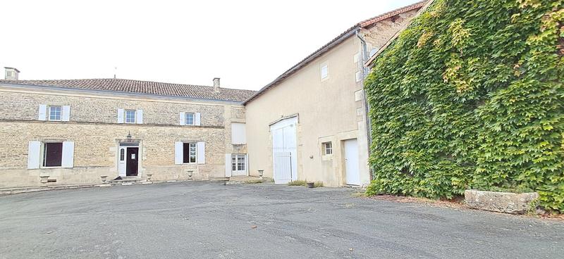 Maison en pierre - 207 m² - 7 pièces