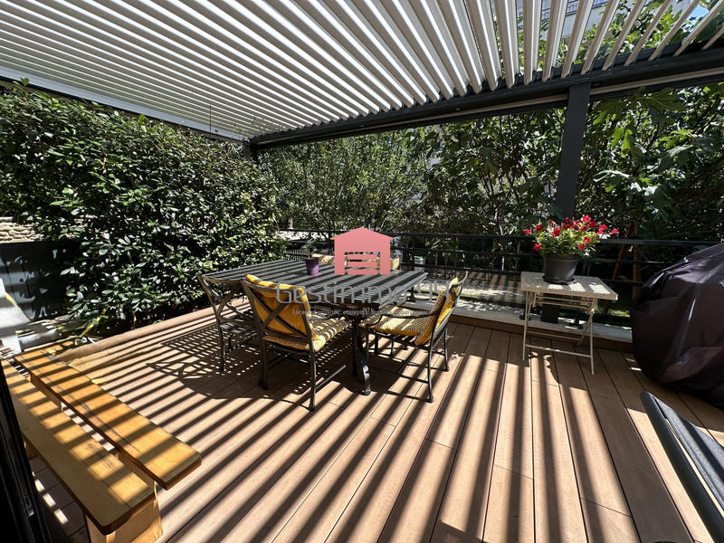 Maison contemporaine - 237 m² - 8 pièces