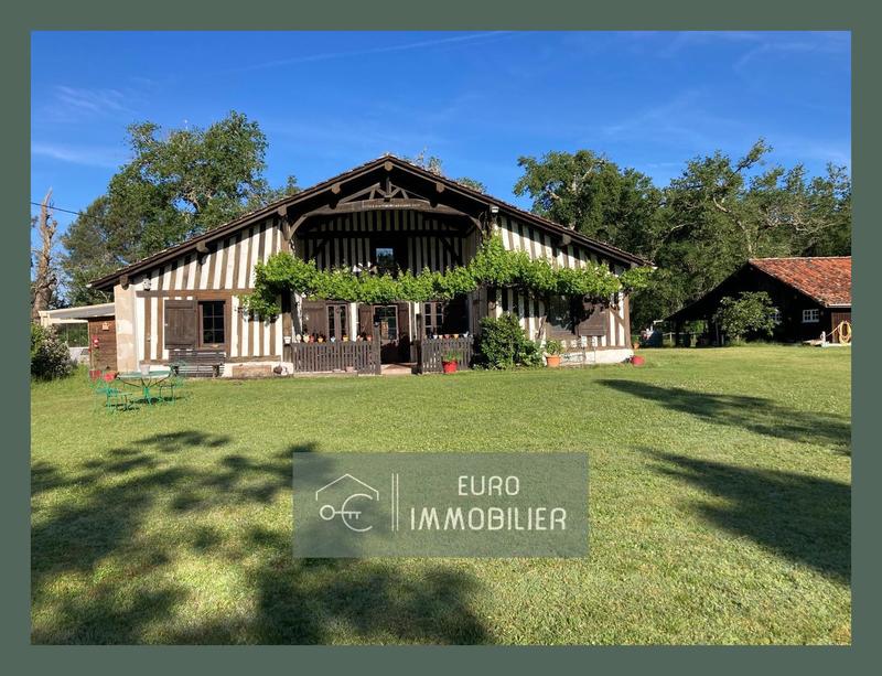 Maison - 220 m² - 7 pièces