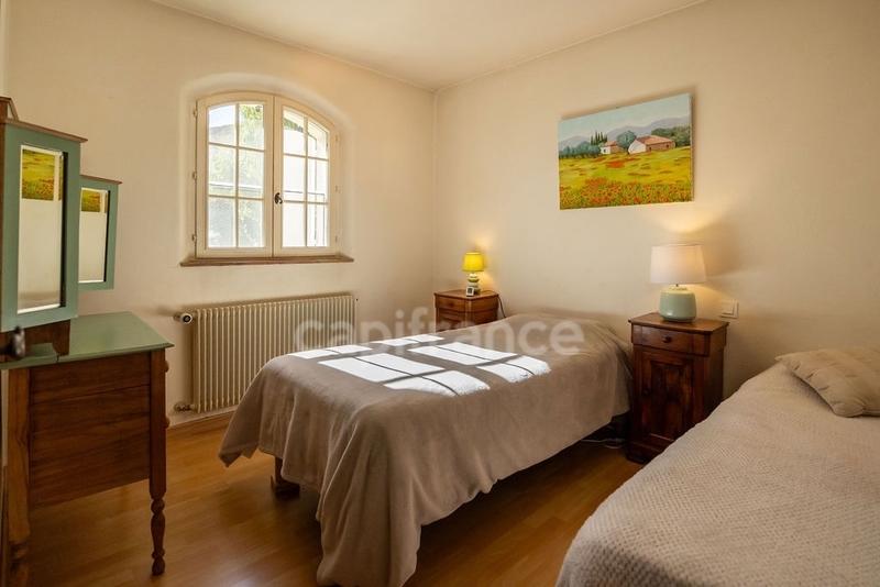 Maison - 202 m² - 7 pièces