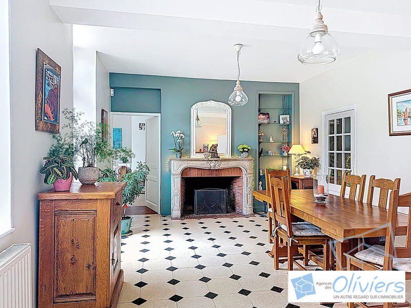 Maison - 312 m² - 11 pièces