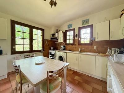 Propriété - 220 m² - 6 pièces