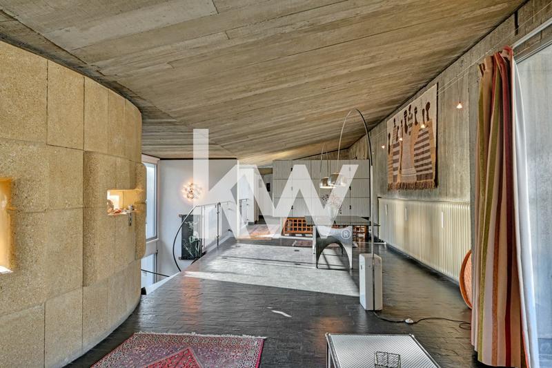 Maison - 250 m² - 9 pièces