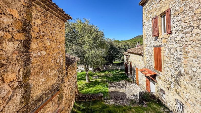 Maison - 437 m² - 12 pièces