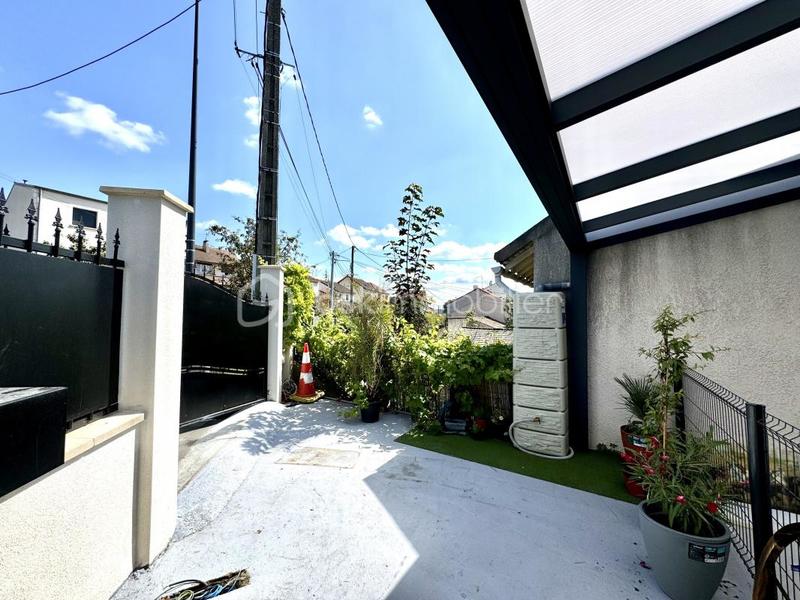 Maison traditionnelle - 90 m² - 5 pièces