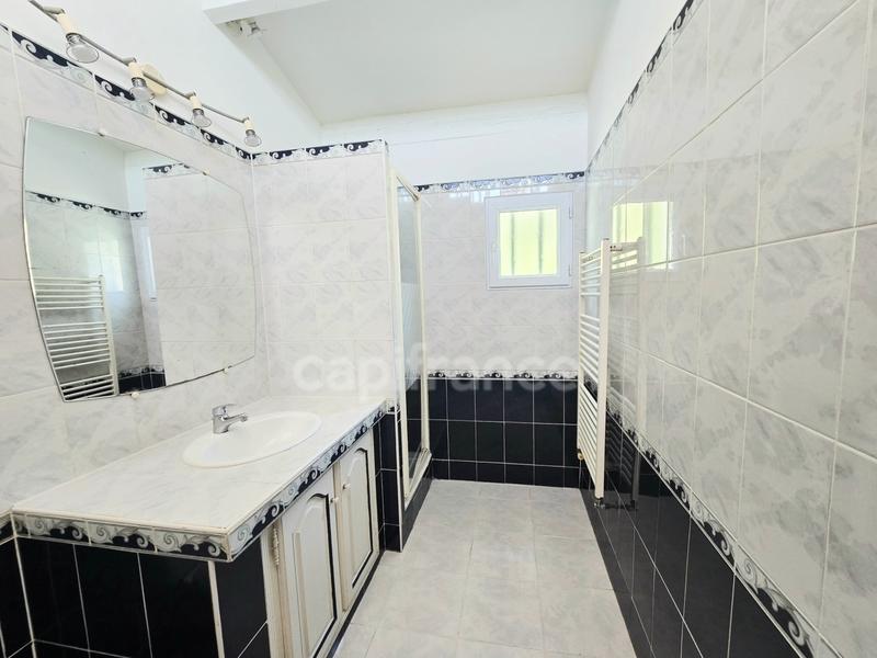 Maison - 180 m² - 5 pièces