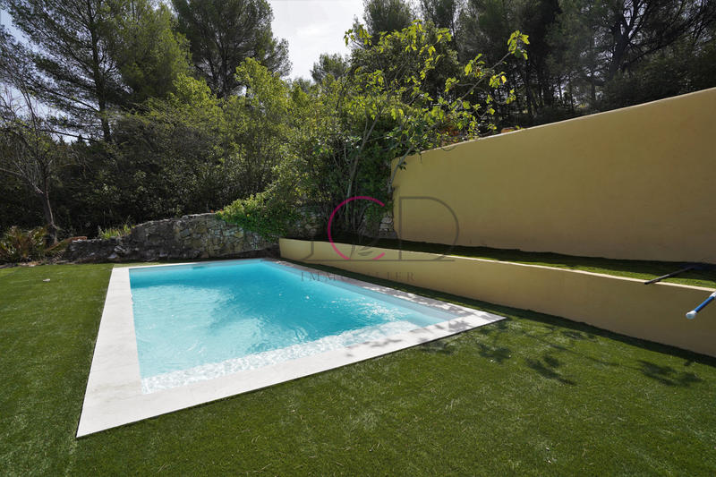 Villa - 235 m² - 9 pièces