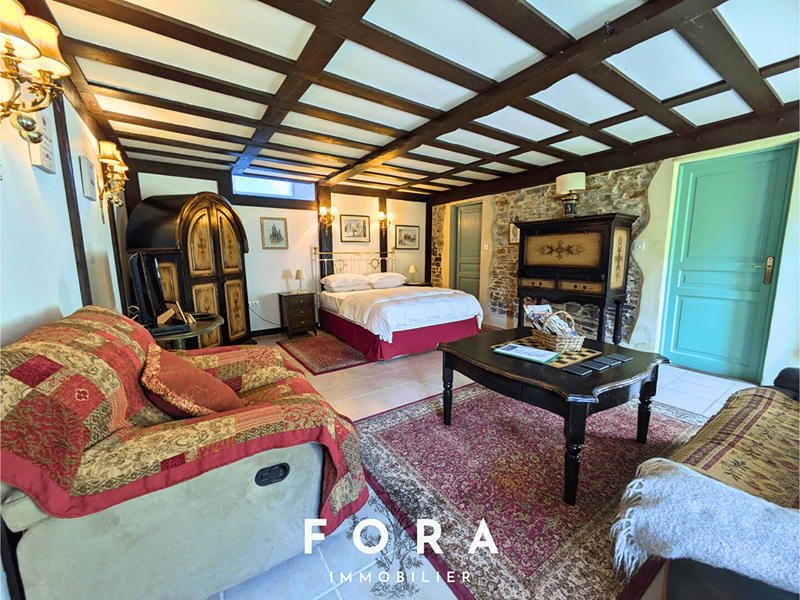 Maison - 240 m² - 8 pièces