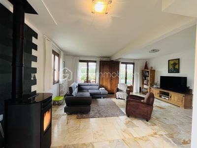 Maison - 222 m² - 8 pièces