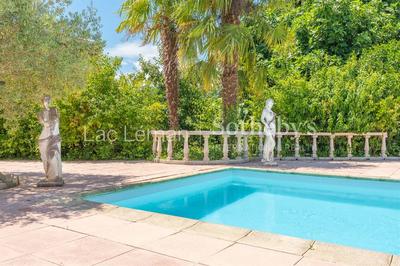 Maison - 210 m² - 6 pièces