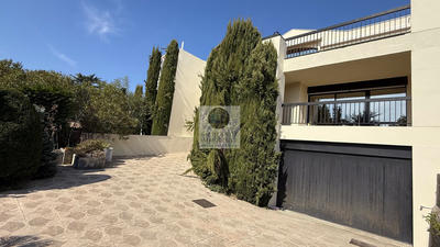 Maison - 215 m² - 6 pièces