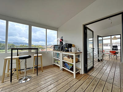 Loft - 311 m² - 8 pièces