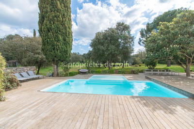 Maison - 250 m² - 8 pièces