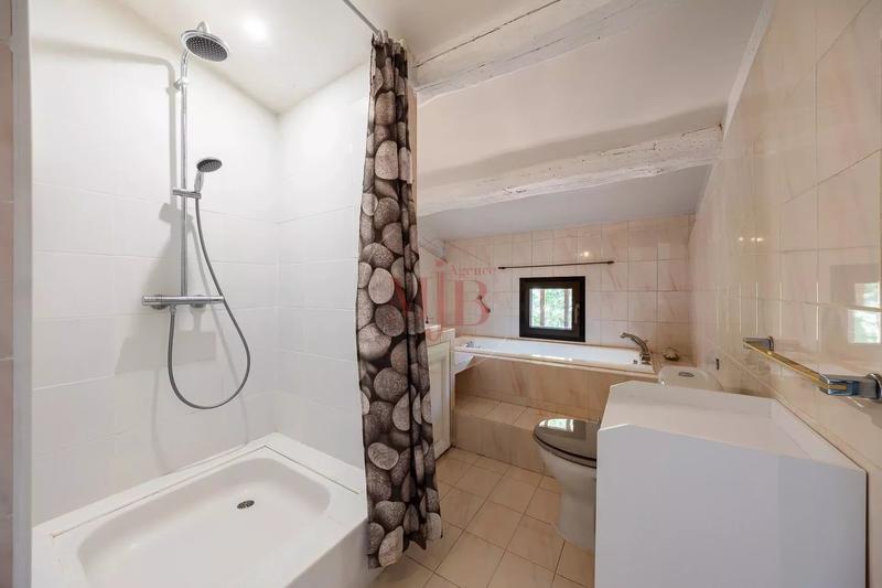 Maison - 256 m² - 8 pièces