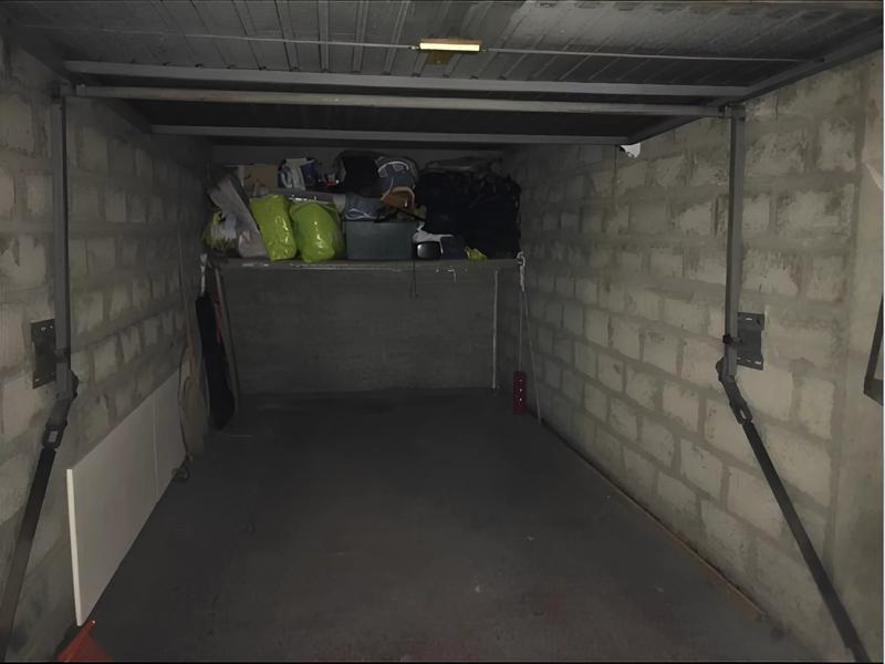 Parking / Garage - 12 m²