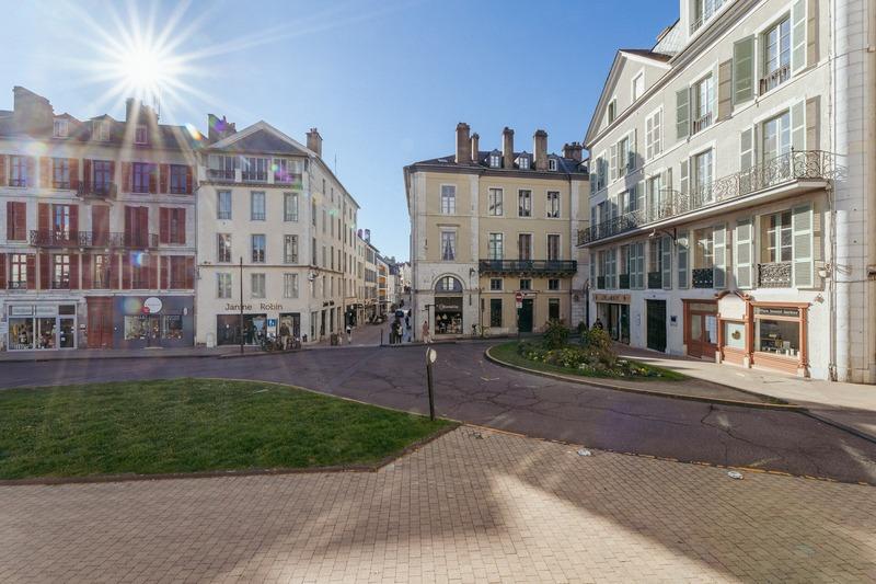 Appartement ancien - 84 m² - 3 pièces