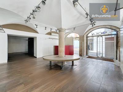 Magasins - 150 m² - 1 pièce