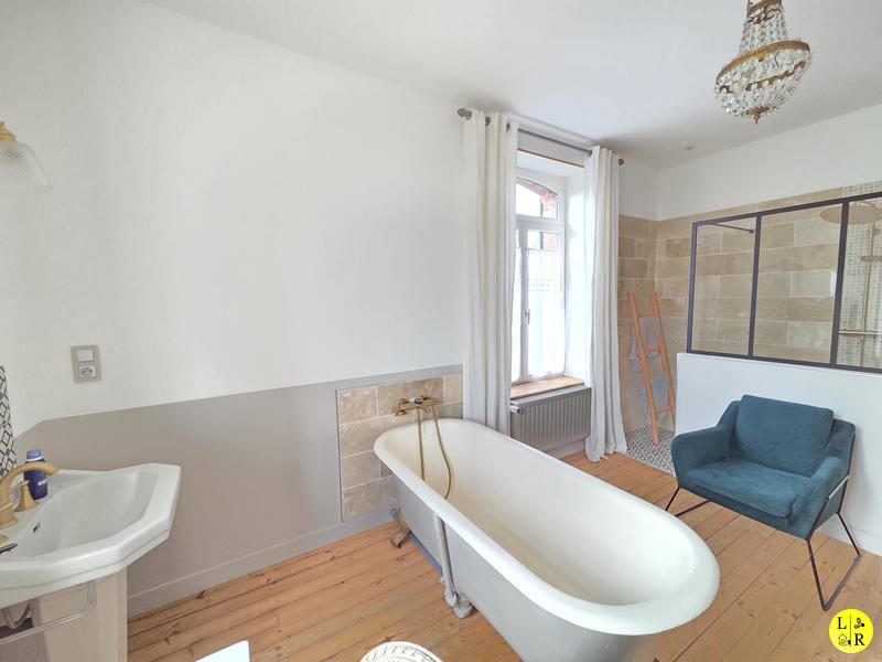 Maison - 327 m² - 10 pièces