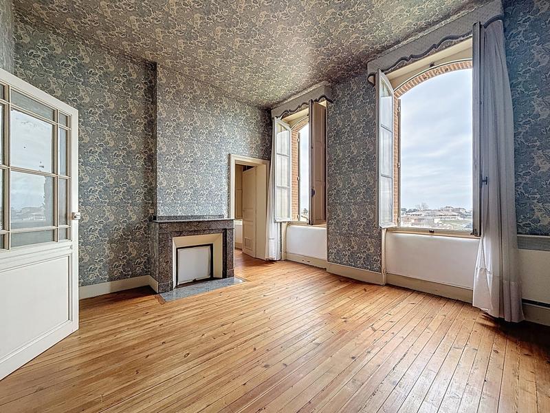 Maison - 360 m² - 7 pièces