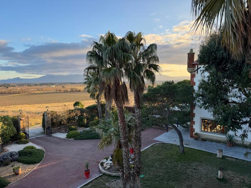 Château - 1 497 m² - 67 pièces