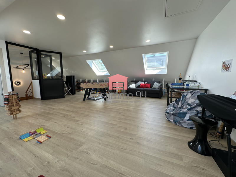 Maison contemporaine - 237 m² - 8 pièces