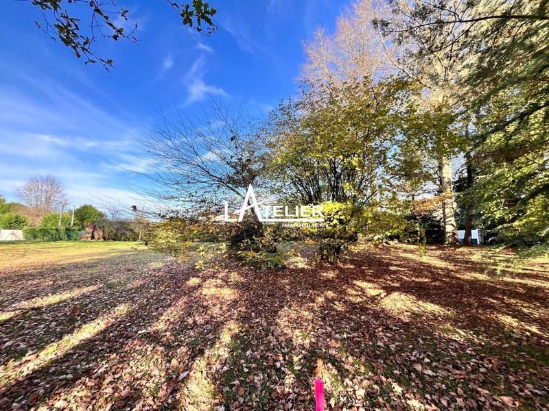 Terrain constructible - 1 300 m²
