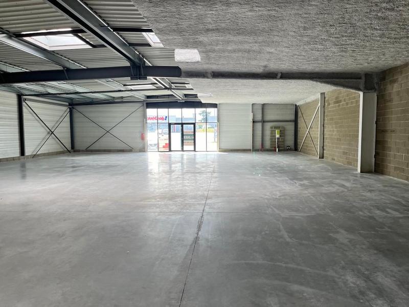 Local commercial - 450 m² - 1 pièce