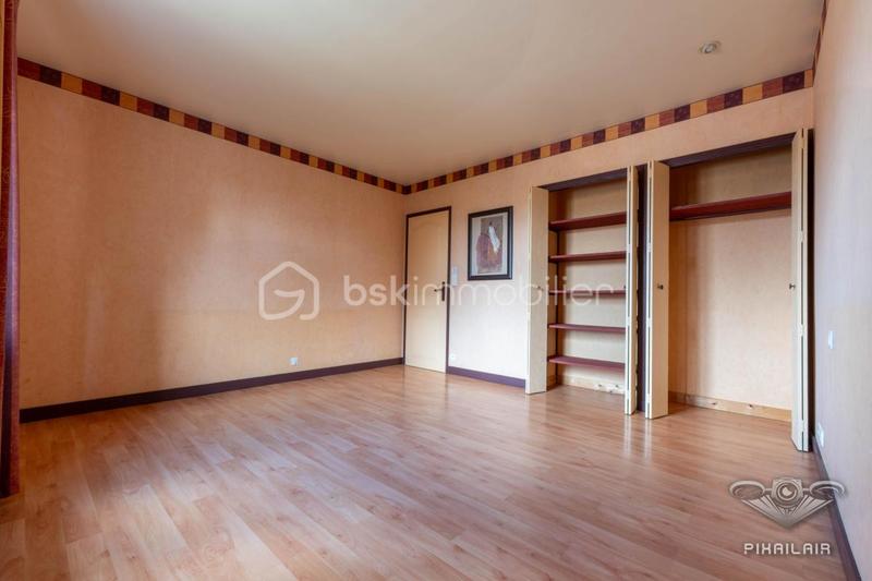 Maison traditionnelle - 163 m² - 6 pièces