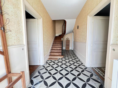 Maison - 225 m² - 9 pièces