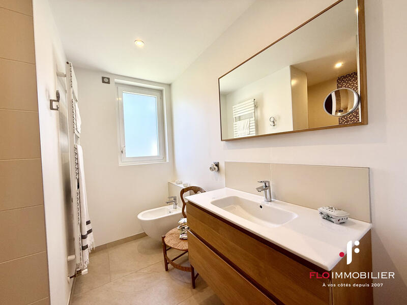 Maison - 280 m² - 10 pièces