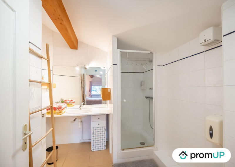 Maison traditionnelle - 260 m² - 8 pièces